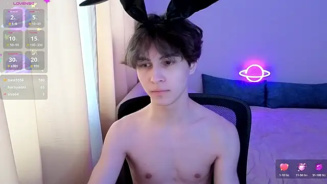  LukaHayes  online show from April 3, 4:04 pm