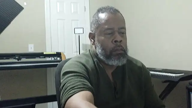 Cleozevo1961 online show from March 25, 3:54 am