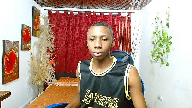 milo018 online show from March 18, 8:45 pm