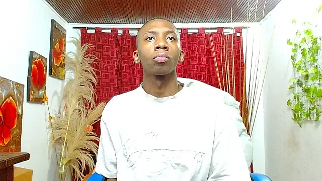 milo018 online show from February 24, 7:58 pm