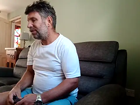 stud2512 online show from July 4, 9:01 am