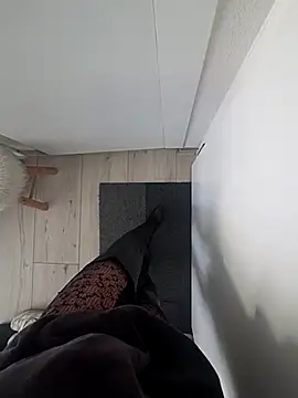 Heels Suisse online show from March 9, 1:27 pm