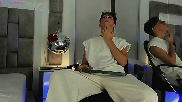 Austin Reedss online show from March 20, 3:16 pm