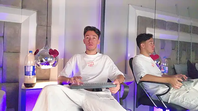 Austin Reedss online show from April 13, 12:39 pm