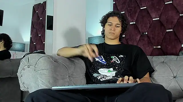 TonyBenedetti online show from April 16, 8:53 pm