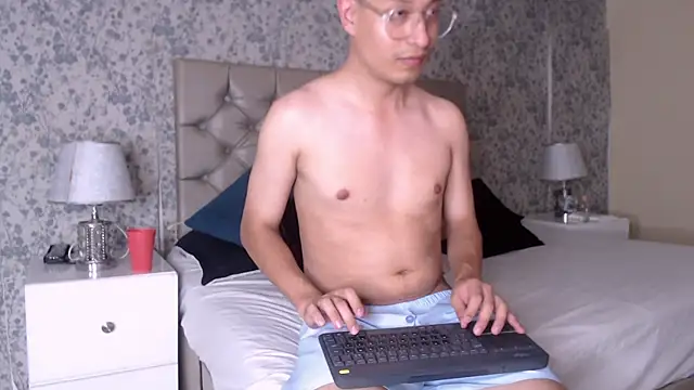 EriickFerrer online show from February 28, 6:12 am