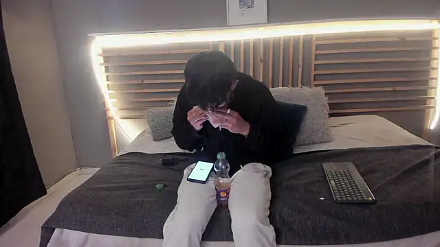 clark ken01 online show from March 5, 9:11 pm