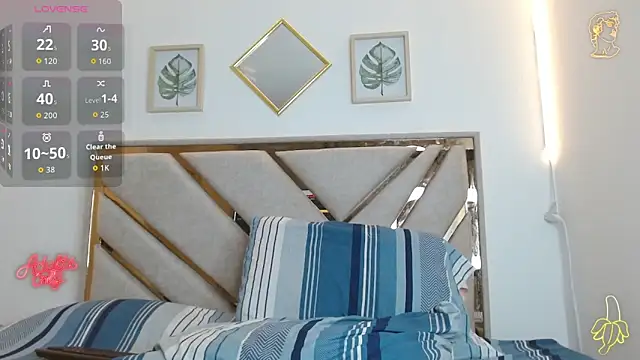 oliver   saint online show from April 12, 12:36 am