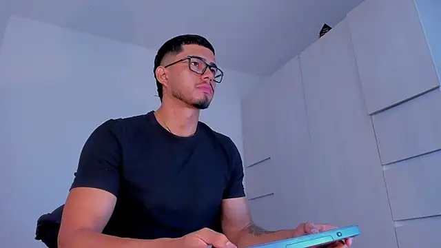 THADEO KING2 online show from March 24, 5:29 pm