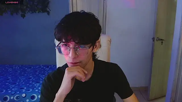 noah millerx online show from March 11, 4:41 am