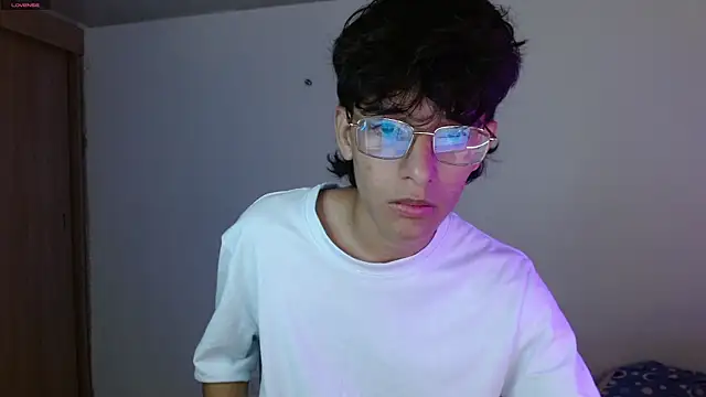 noah millerx online show from May 26, 5:25 am
