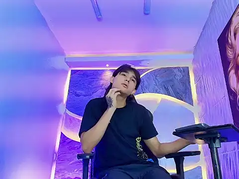 monky 0002 online show from June 29, 8:31 pm