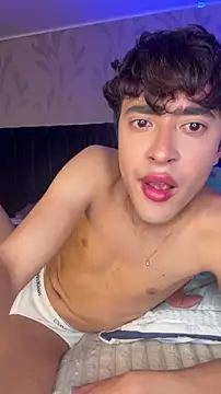 MatthewMoore  online show from March 18, 12:35 am