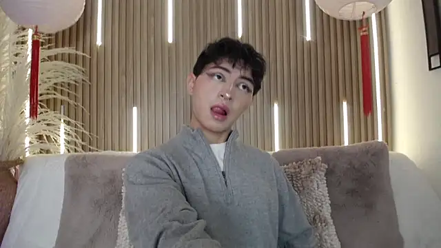 Cristopher Wild online show from April 6, 8:53 pm