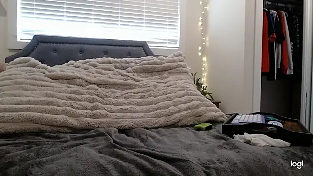 SecretsNextDoor online show from March 7, 7:22 pm