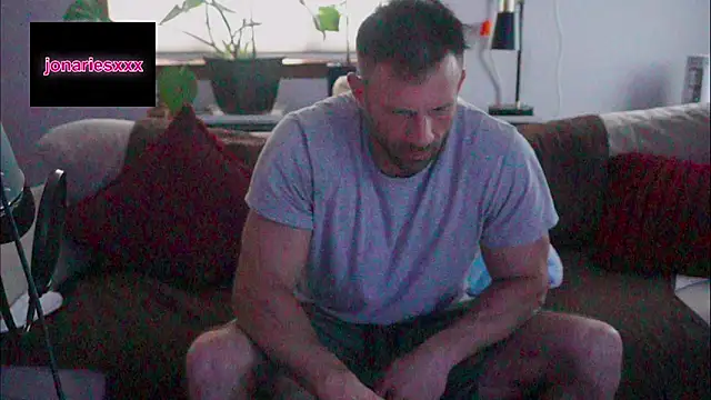 JonAriesxxx online show from April 18, 11:15 pm