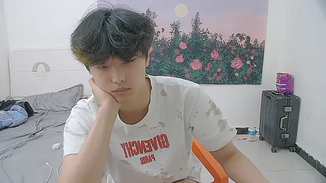 icecream-002 online show from June 9, 12:40 pm