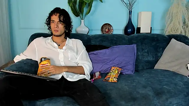 Skinny Mac online show from April 11, 1:03 pm