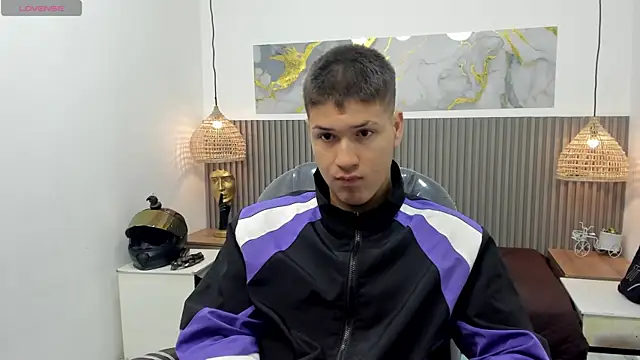 AlessandroFranco online show from April 23, 1:24 pm
