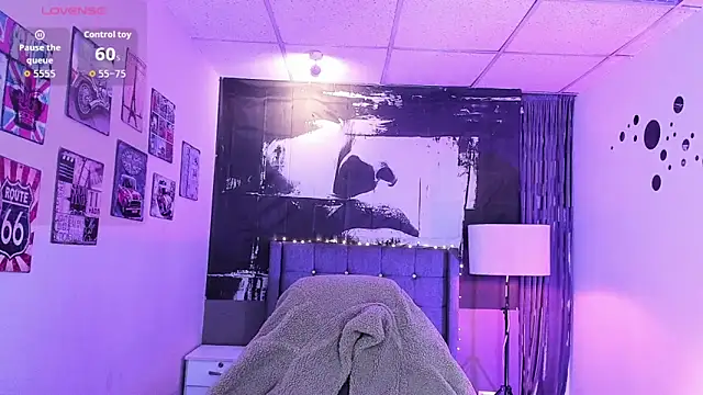 liam scoot  online show from April 12, 7:54 am