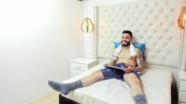 JEAN LEWIS2 online show from April 14, 8:30 pm