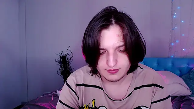 delalex online show from April 7, 8:03 am