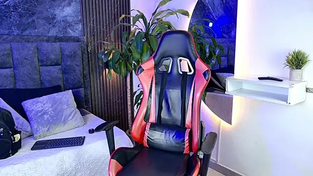 noah travis online show from April 24, 1:35 pm