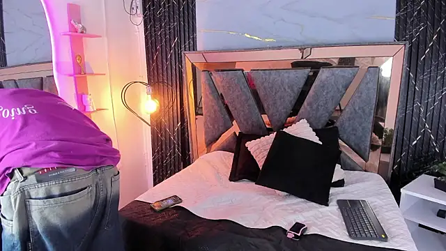 noah travis online show from March 17, 2:26 am