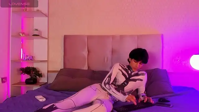 Cheys Mast online show from April 12, 5:58 pm