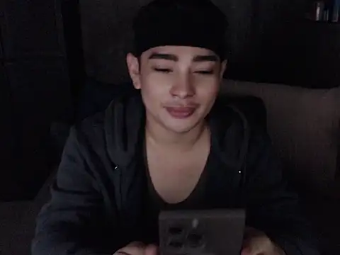 Snapshot of Treat2Heaven chatting on April 5, 1:29 pm Treat2Heaven online show from April 5, 1:29 pm