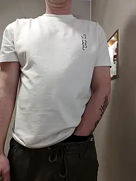 Essie deLona online show from March 19, 6:44 pm