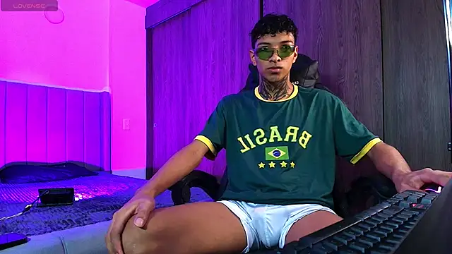 im Usuga online show from April 22, 8:19 am