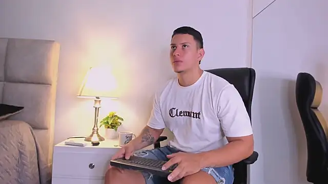 Chriss Diamond online show from July 8, 8:35 pm