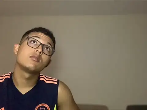 Chriis 18 online show from April 14, 1:43 pm