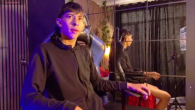 Tommy Fox online show from April 9, 1:06 pm