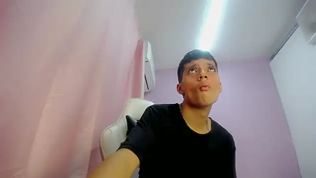 Yei lee  online show from May 1, 5:43 am