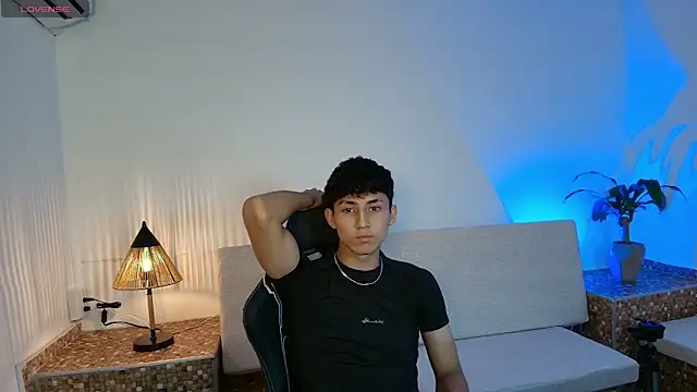 Valentino Rey online show from April 10, 1:07 pm