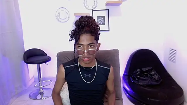 triiangel latinboy online show from May 16, 6:28 pm