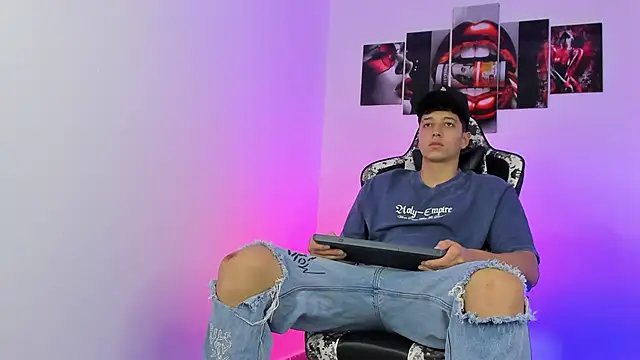 eithan boy  online show from June 19, 11:59 am