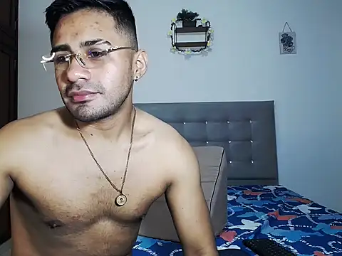 zeussexyhot online show from April 21, 9:21 pm