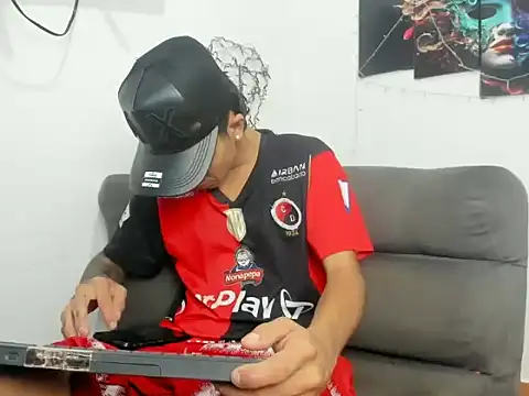 MaikDEMON latino online show from April 24, 4:20 pm