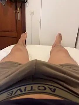andresgh10 online show from June 18, 1:38 pm