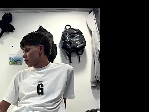 Jackdaniel001  online show from April 23, 2:05 am