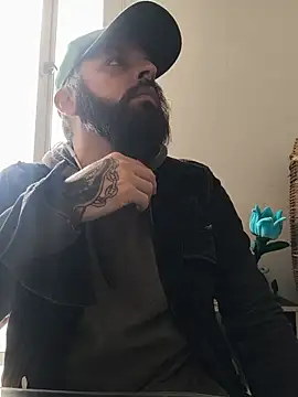 erikthor online show from May 18, 6:34 pm