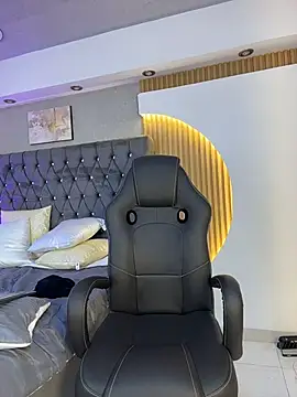 DomBoy  online show from May 15, 9:56 pm