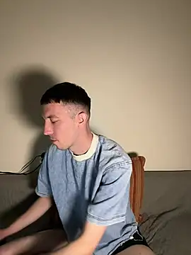 Matteoluvv online show from May 3, 10:34 pm