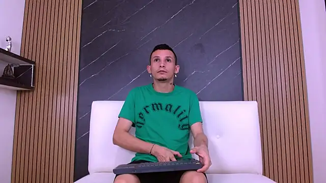 Isak Berekoa online show from June 17, 1:51 am
