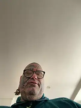 albertogg12 online show from May 20, 12:34 pm