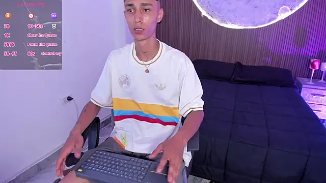 LucasJhonson  online show from July 7, 8:23 pm