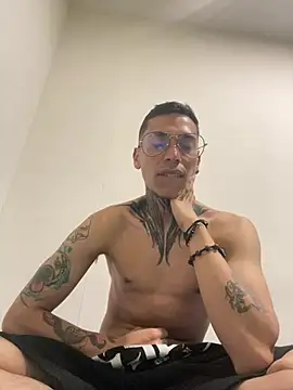 alejoggg1 online show from June 16, 9:11 am